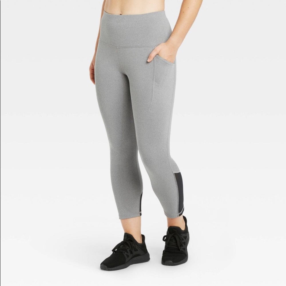 Women's Sculpted High-Waisted Capri Leggings 21